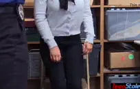 صديقة تأخذ ديك ضخمة على السرير.