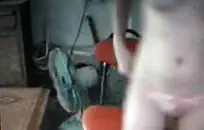 الشباب خبطت الجدة بقوة في حين أنها أخذت ديكس كبيرة في عمق بوسها الضيق.