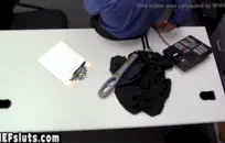 سميكة لاتينا يحصل لها ضيق الحمار مارس الجنس من قبل الديك.