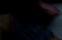 فتاة القوطي الملاعين نفسها ويتبول على بطنها بعد التمرين.