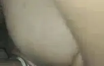 محاولة ارتداء ملابس قليلة واللعب مع مؤخرتي.